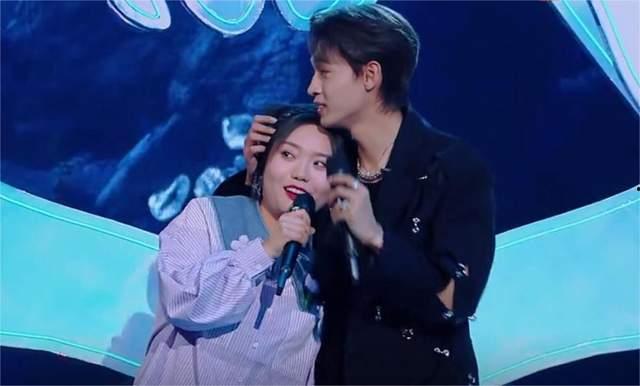 刘大锤最新爆料姐弟恋,甜蜜互动引网友热议